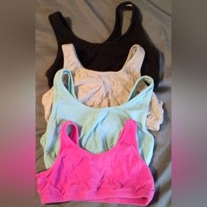 Women's sports bras. Size 34,36,36 and 38.